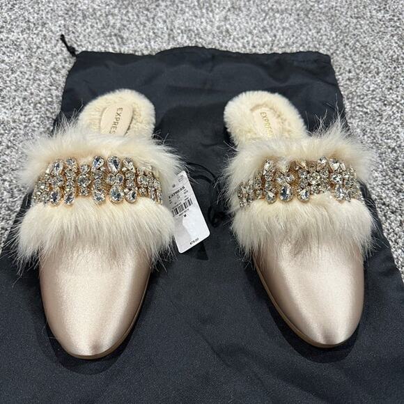 EXPRESS Satin Faux Fur Lined Embellished Rhinestone Sparkling Slippers - MEDIUM - Picture 4 of 9